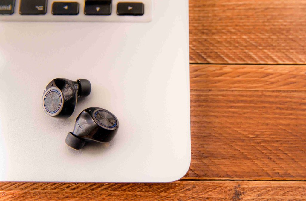 How True Wireless Bluetooth Earbuds and Connector Mold Accessories Shape Modern Audio Devices?