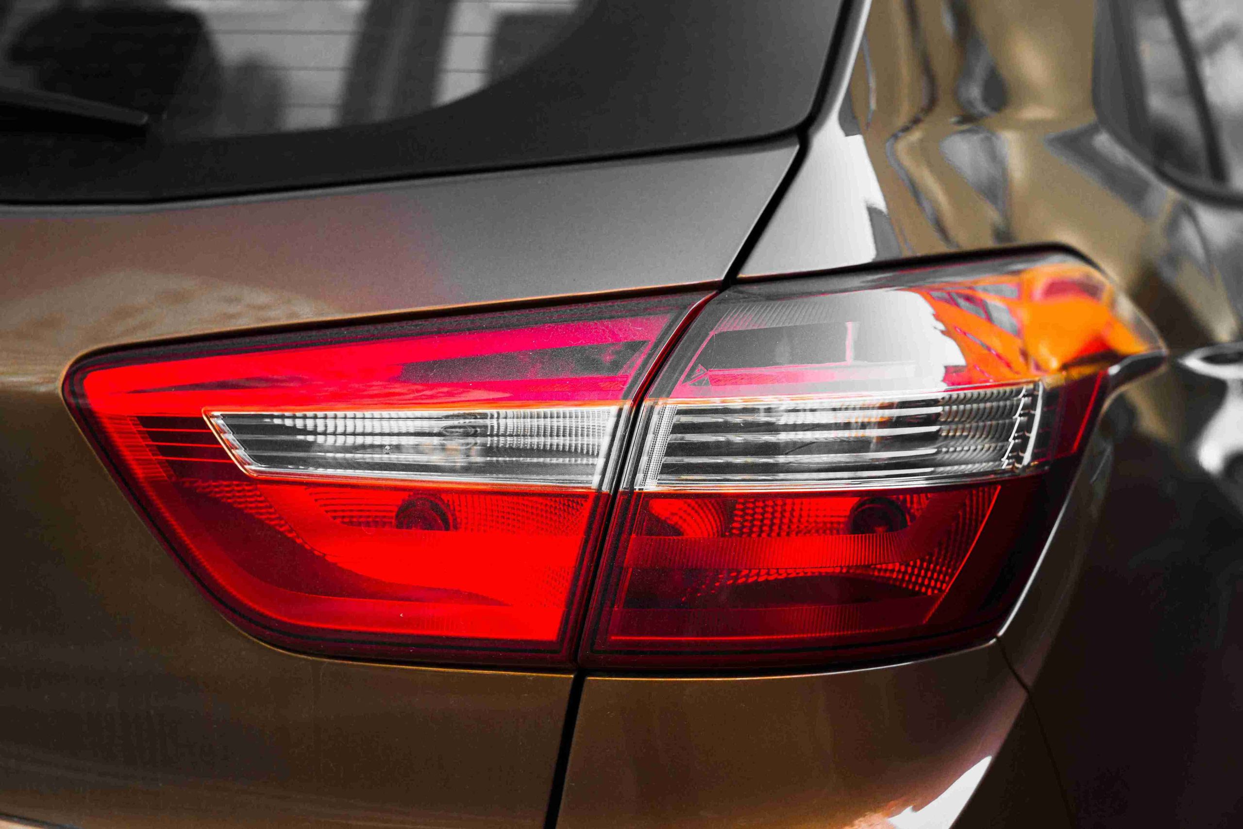 How High-Precision Mold Part Processing Supports the Advancement of Indicator Lights for Cars?