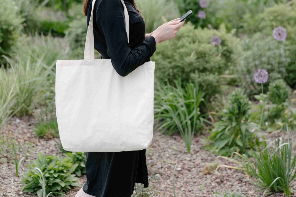 How Do Tote Bags and Bluetooth Earbuds Define Modern Lifestyle Choices?