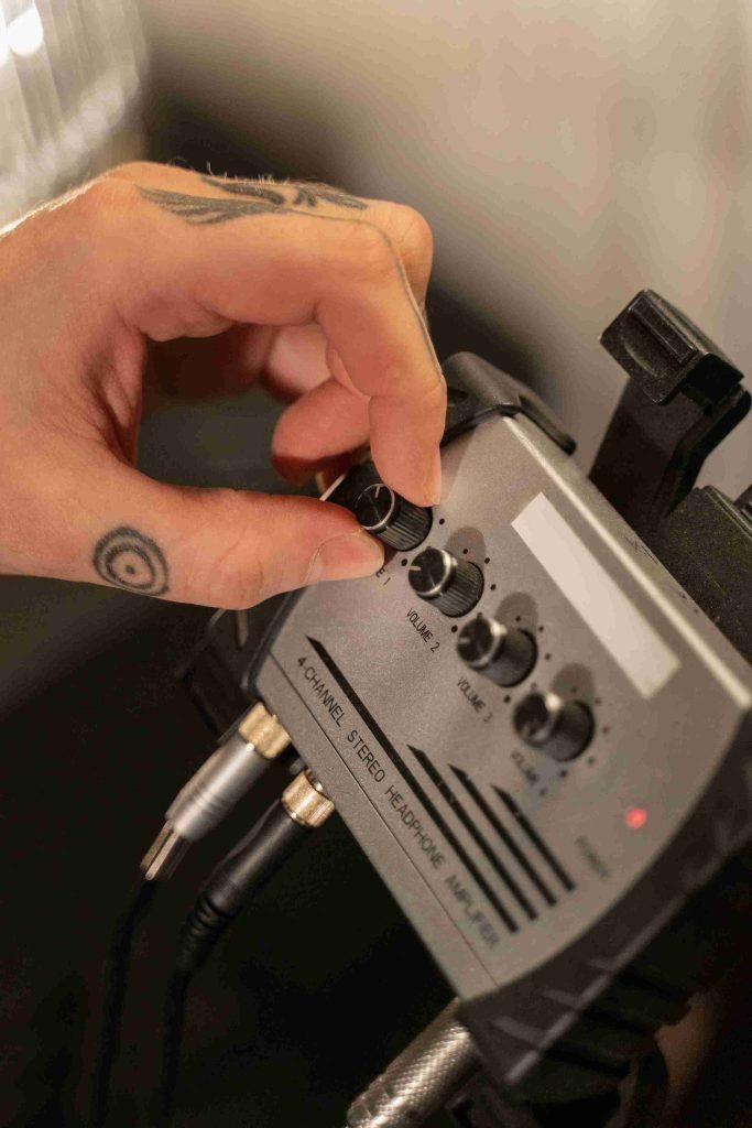 How Mechanical Mold Parts Influence Professional Power Amplifier Design?