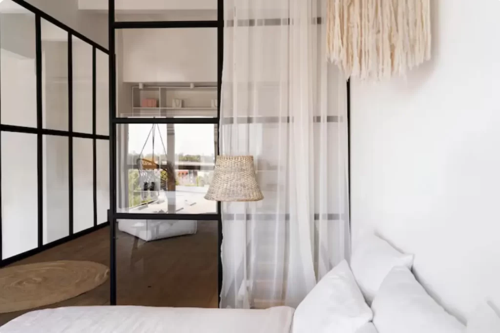 Decorative metal room dividers; interior soft furnishing supply chain company