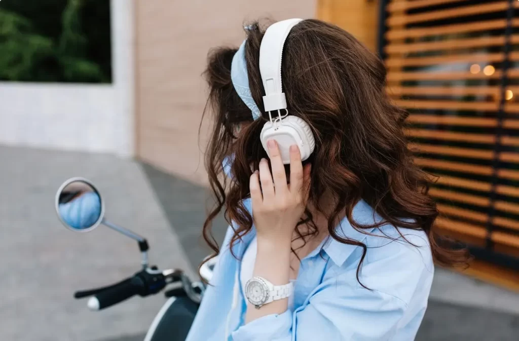 True wireless stereo headphones; Women dresses designer and manufacturer