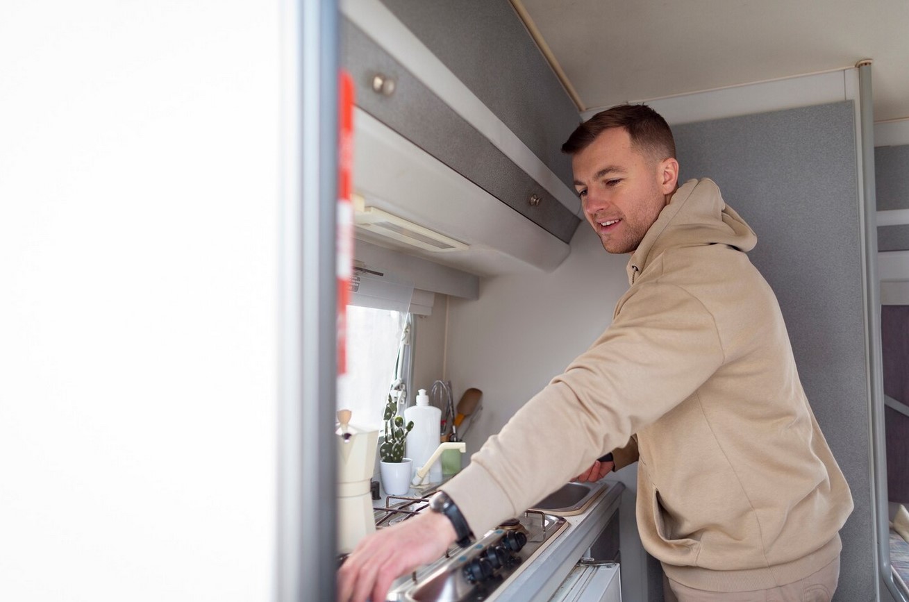 PVC and acrylic products manufacturer; Ventilation system designer for professional kitchens