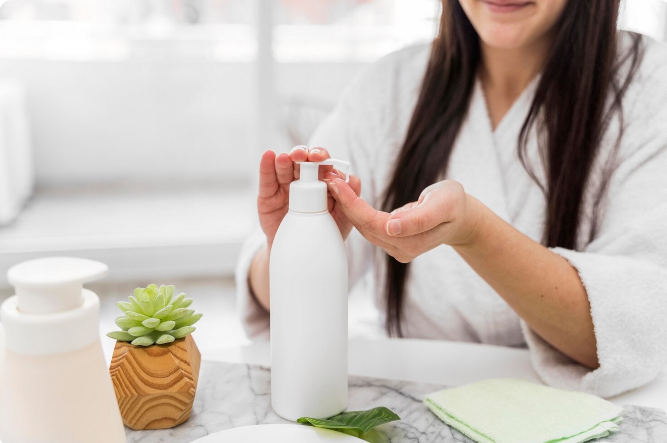 Herbal anti-dandruff shampoo; Hotel bathrobes and related equipment