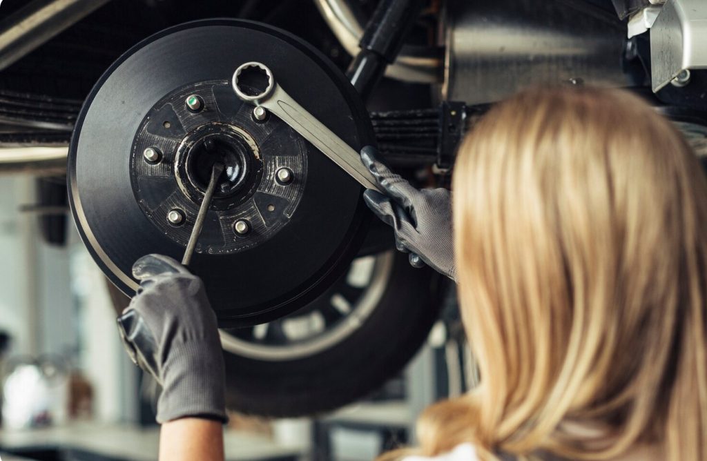 Why Automotive Brake System Manufacturers Rely on High Quality Heavy Duty Gear Oil?