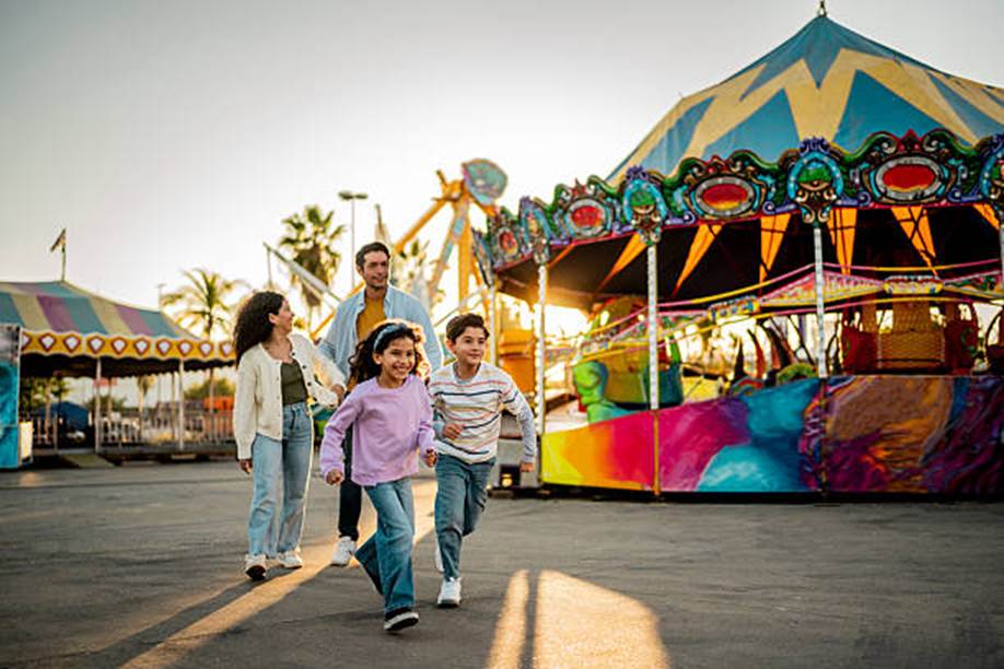 Theme park designer and service provider (EPARK); Ice cream vending machine (Caiyunjuan)