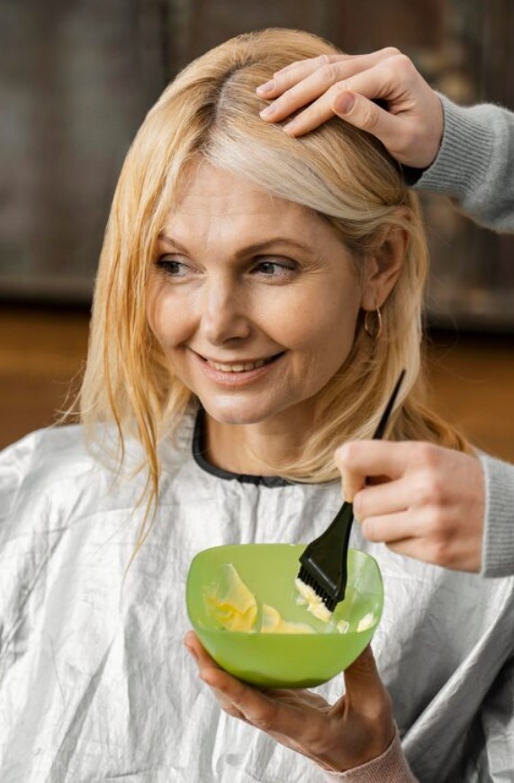 Hair dye shampoo (XIZITANG); Disposable bouffant cap (ShiJingCheng Nonwoven Products)