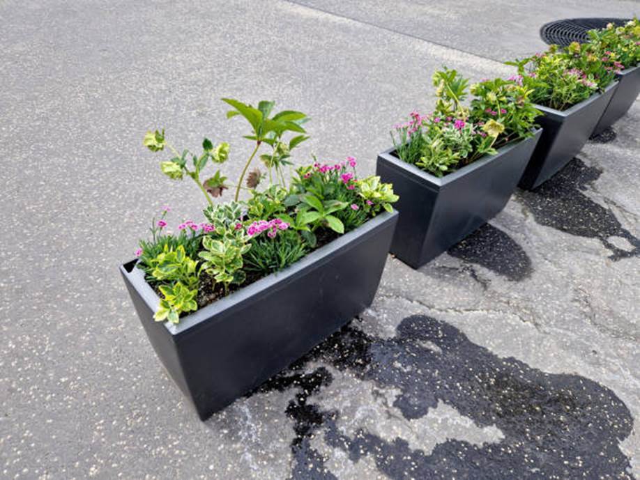  double row slide rails (Bellwether Technology); fiberglass planter pot (XRC Furniture)