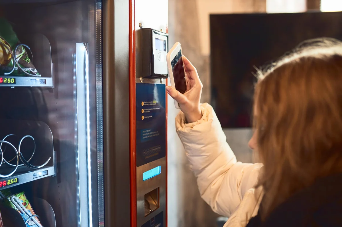 phone case vending kiosk
