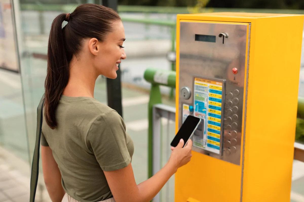 phone case vending kiosk
