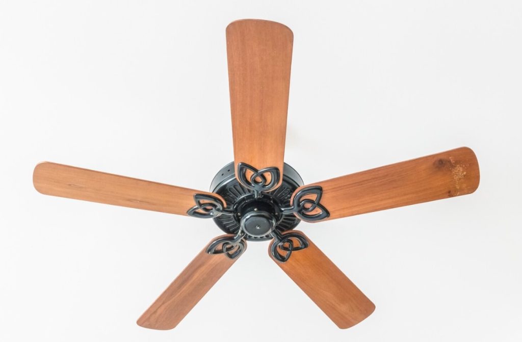 BLDC wall fan (Duoben Intelligent); snacks vending machine (Zhongxin Intelligent Equipment)