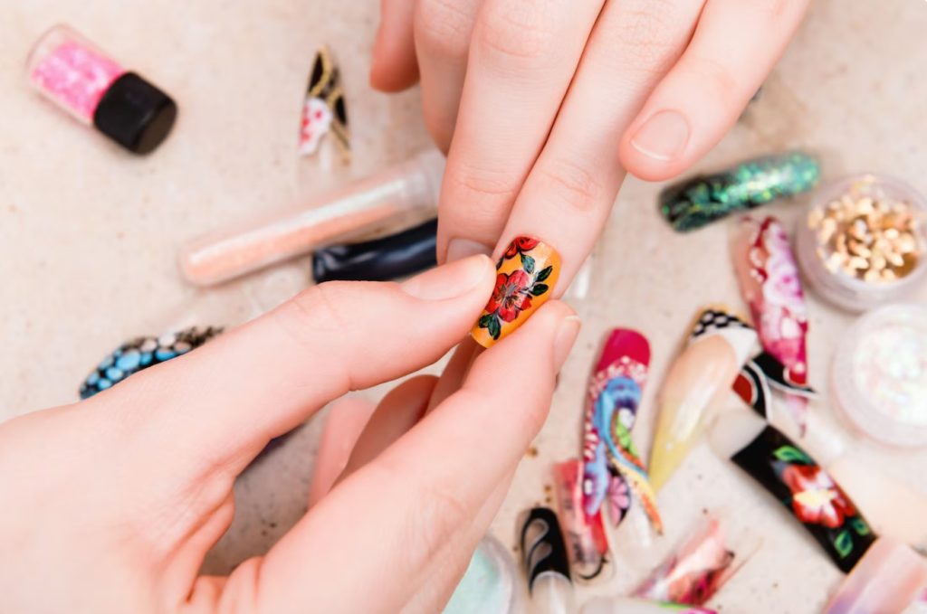 trendy men and women’s clothes supplier (Xuan Yang Clothing Company); carving gel nail polish (Husheng Nail)