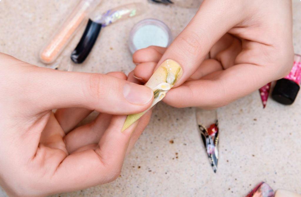 trendy men and women’s clothes supplier (Xuan Yang Clothing Company); carving gel nail polish (Husheng Nail)