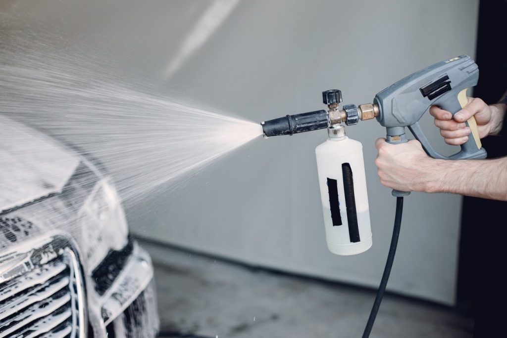 plastic hoses packaging (Hongxin Packaging); electric car washing machine (EverBlue)
