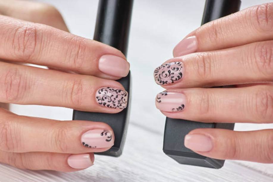 trendy men and women’s clothes supplier (Xuan Yang Clothing Company); carving gel nail polish (Husheng Nail)