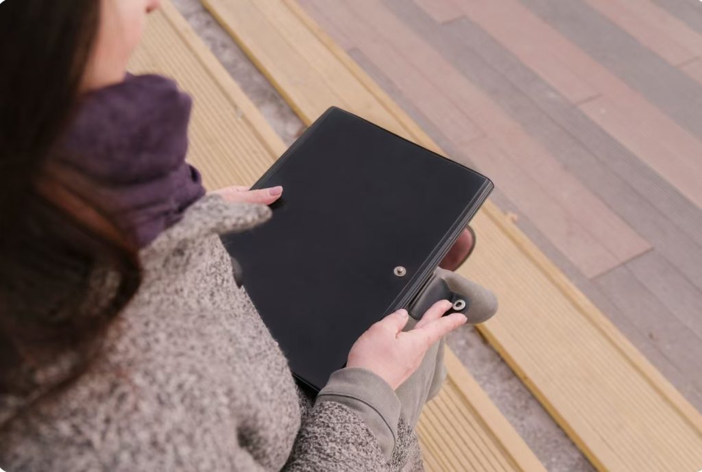 protective case for ipad (Shuowei Technology); used phone (Xizhiyoupin)